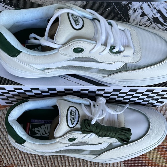 Vans Men’s Wayvee
White/Green
VN0A5JIAWGR
Sneakers - Picture 3 of 16